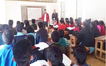 बैतडीको सुर्नयाका विद्यालयमा अनुगमन 